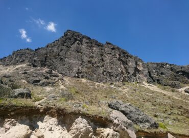 Rocas de la Cumbre 1 junto al refugio del Guagua Pichincha