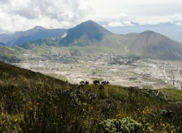 Pululahua y Cerros de la Marca, vistos desde el Casitagua