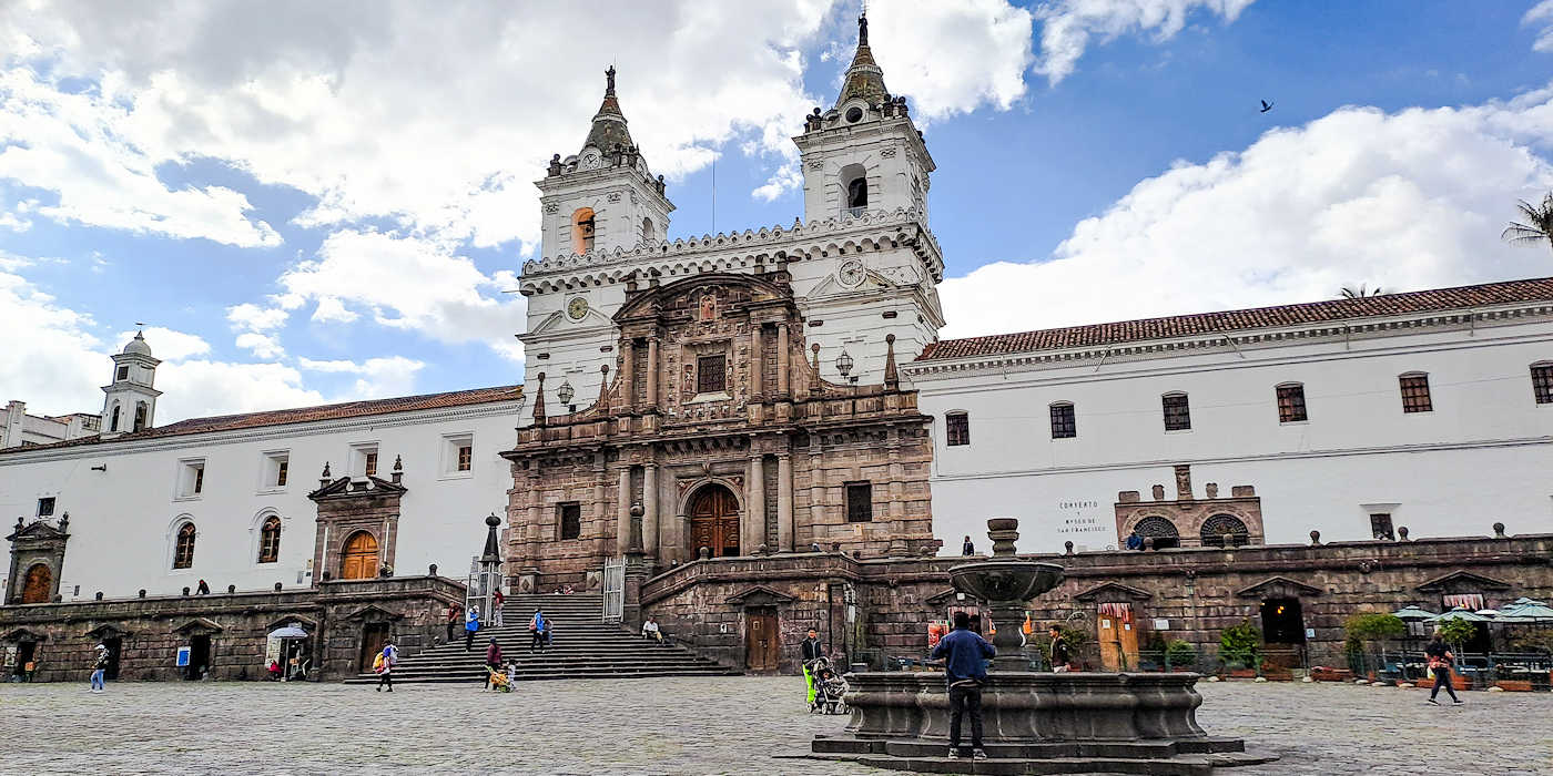 Plaza de San Francisco de Quito, Ecuventure